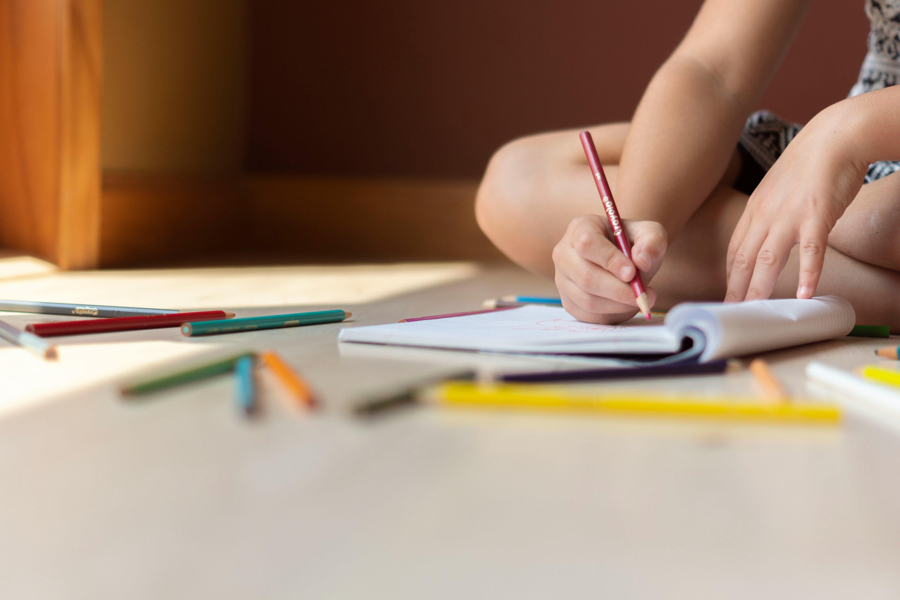 Why Smart Projectors Are Great for Homeschooling: Reducing Eye Strain & Better Posture